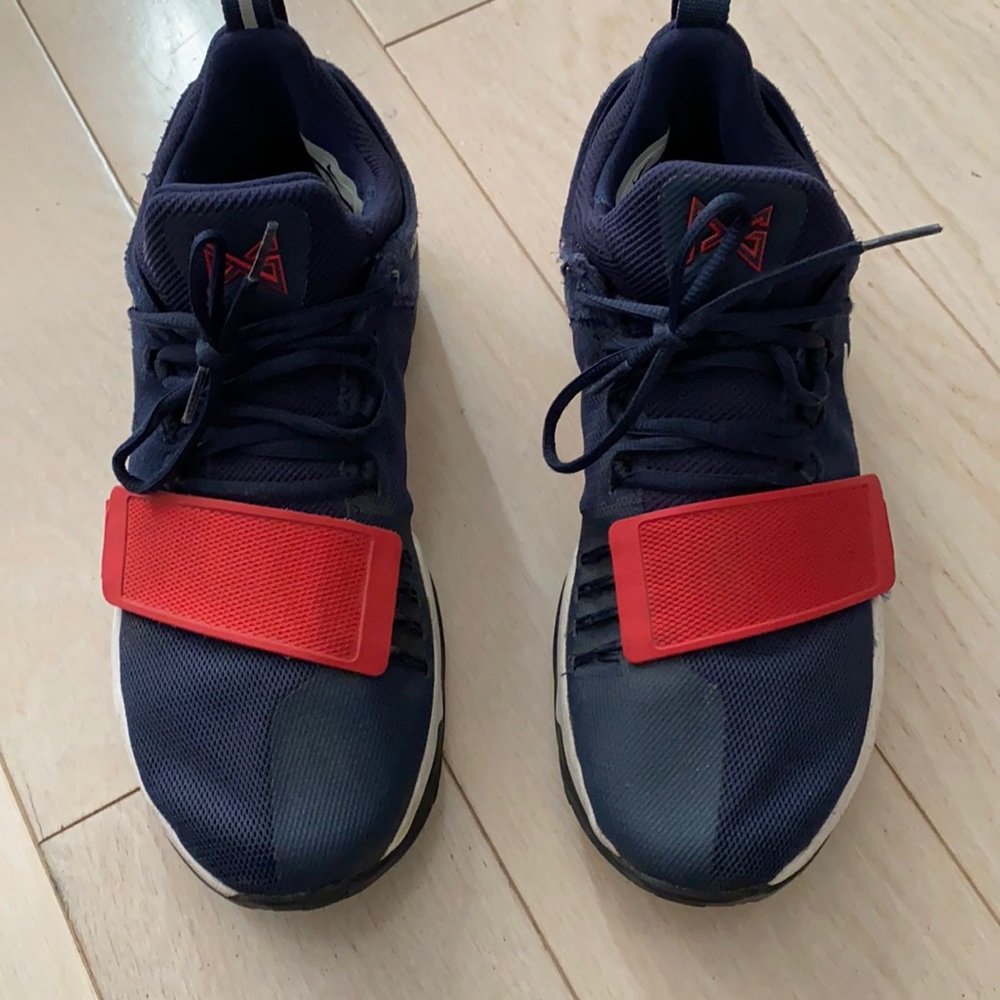 Nike men’s sneakers. Us size 8 but fits like a 7